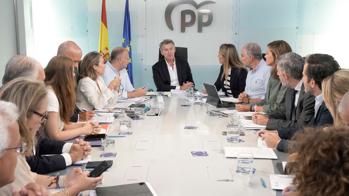 Reunión de la Junta Directiva del Partido Popular para la convocatoria de congresos territoriales
