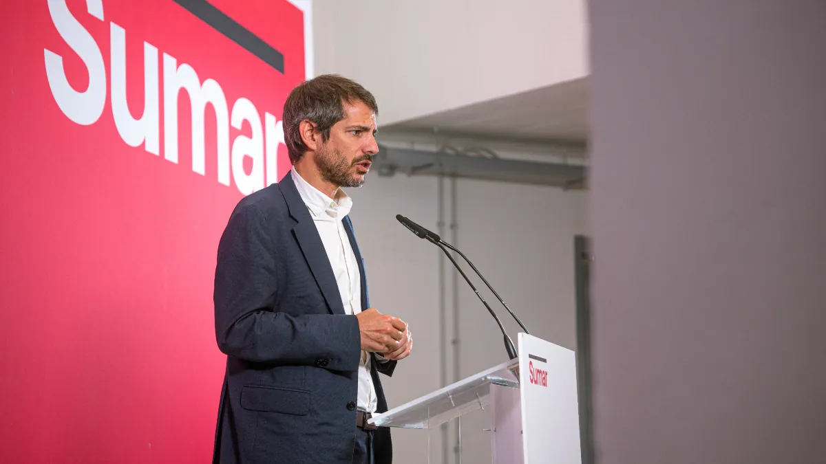 Edificio residencial que simboliza el debate político sobre el decreto de vivienda